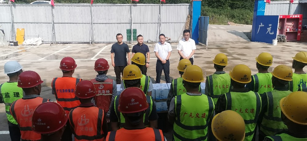 马太在调研5357cc拉斯维加斯集团月坝项目并慰问一线劳动者时强调 落实落细防暑降温步伐 全力推进项目建设提质增效